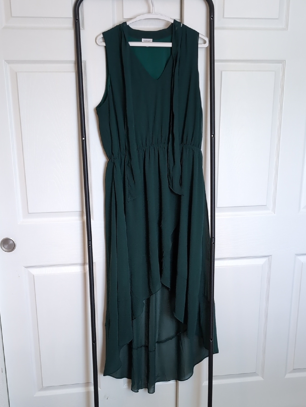 Avenue Sleeveless V-Neck High-Low Dress in Forest Green